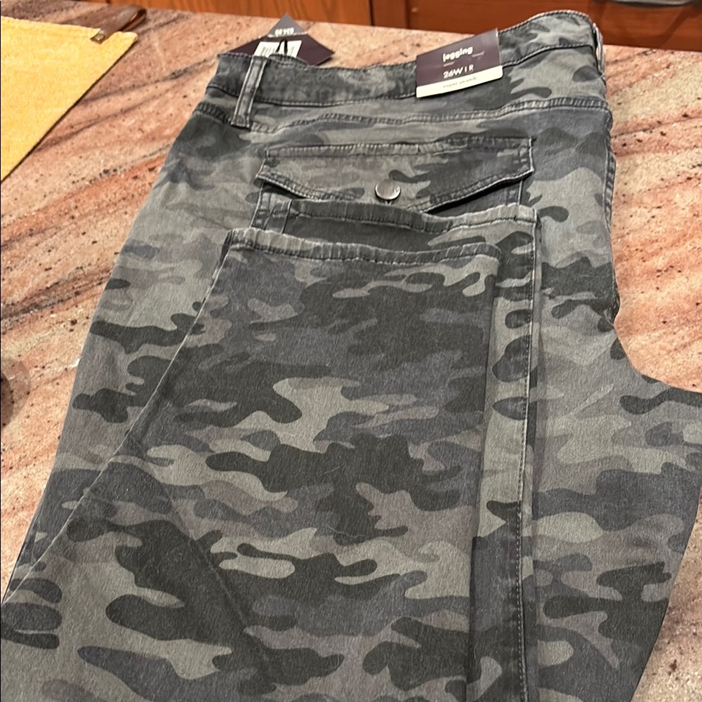 Ava & Viv Gray and Black Leggings